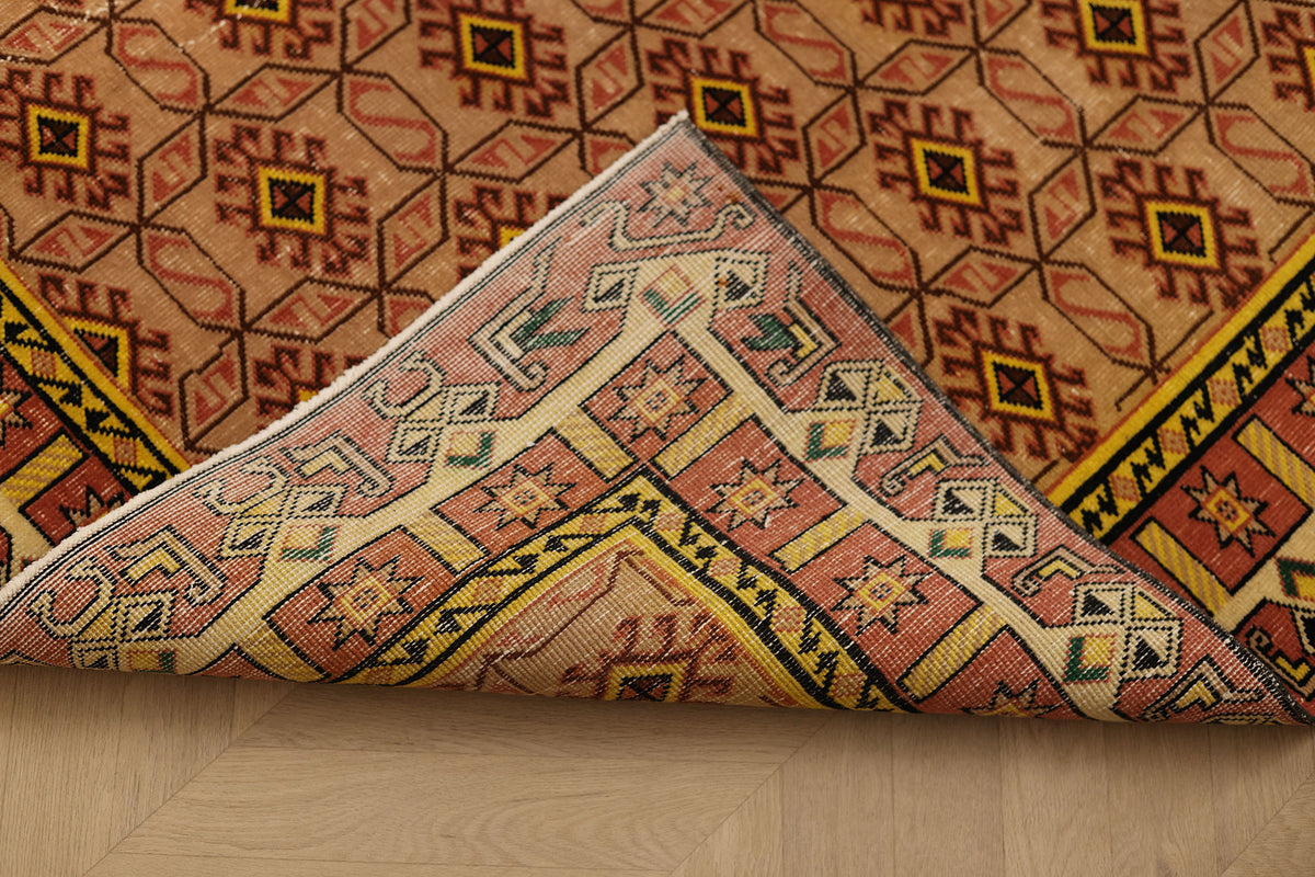 Vintage Isparta Turkish Area Rug 6x9 ft — Beige & Red Geometric