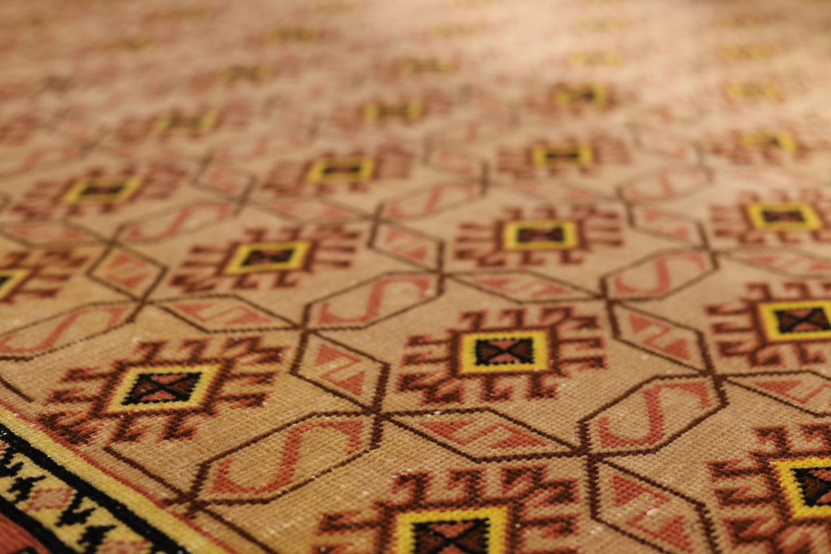 Vintage Isparta Turkish Area Rug 6x9 ft — Beige & Red Geometric