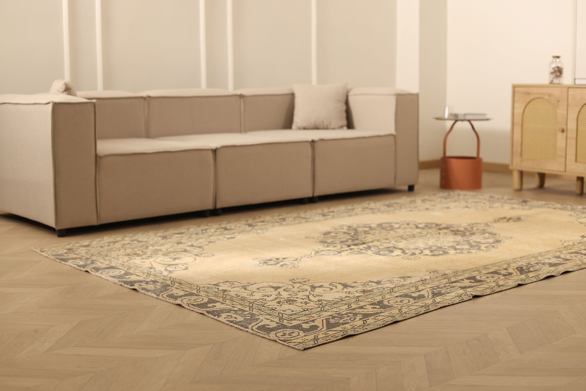Vintage Isparta Turkish Area Rug 6x10 ft — Beige & Gray Floral (No. 40339)