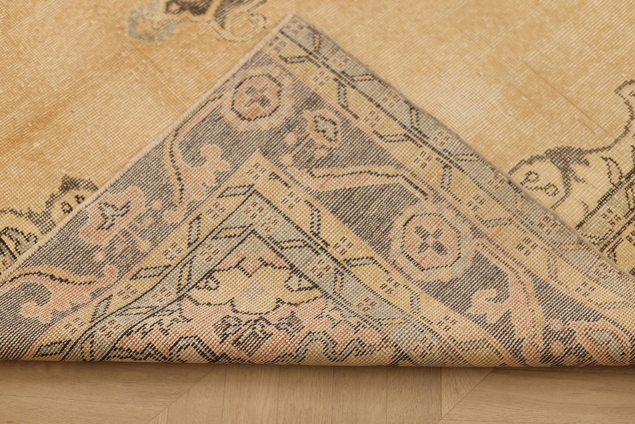 Vintage Isparta Turkish Area Rug 6x10 ft — Beige & Gray Floral (No. 40339)