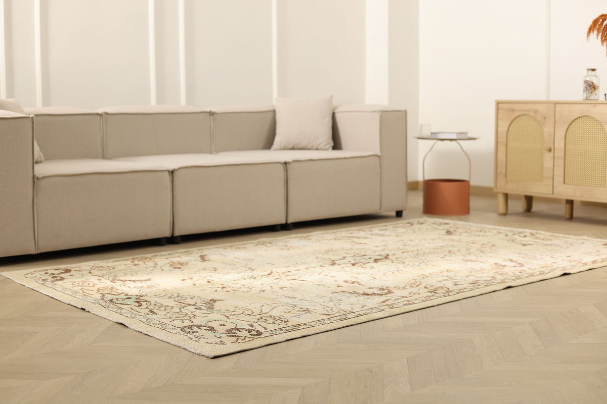 Vintage Manisa Turkish Area Rug 5x9 ft — White & Beige Floral