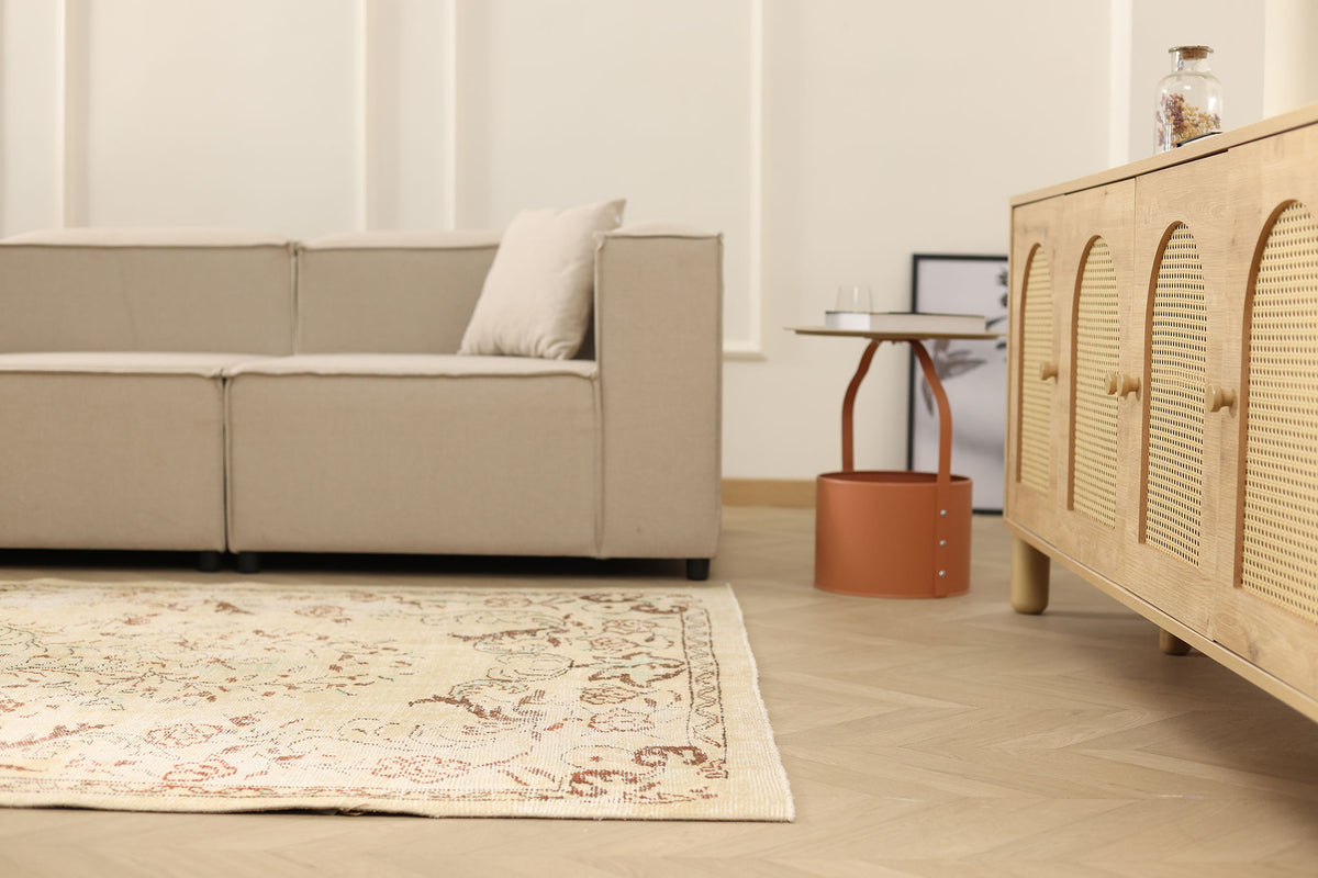 Vintage Manisa Turkish Area Rug 5x9 ft — White & Beige Floral