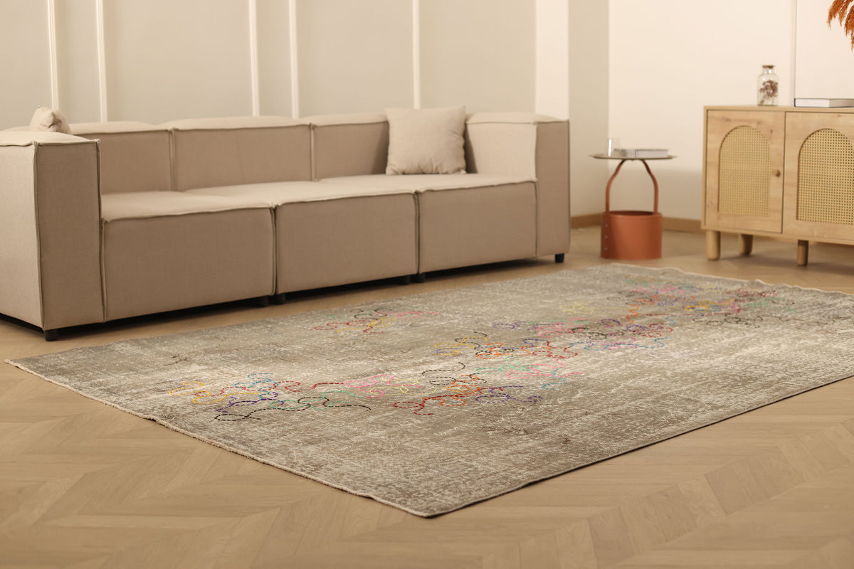 Vintage Isparta Turkish Area Rug 6x9 ft — Gray minimalist