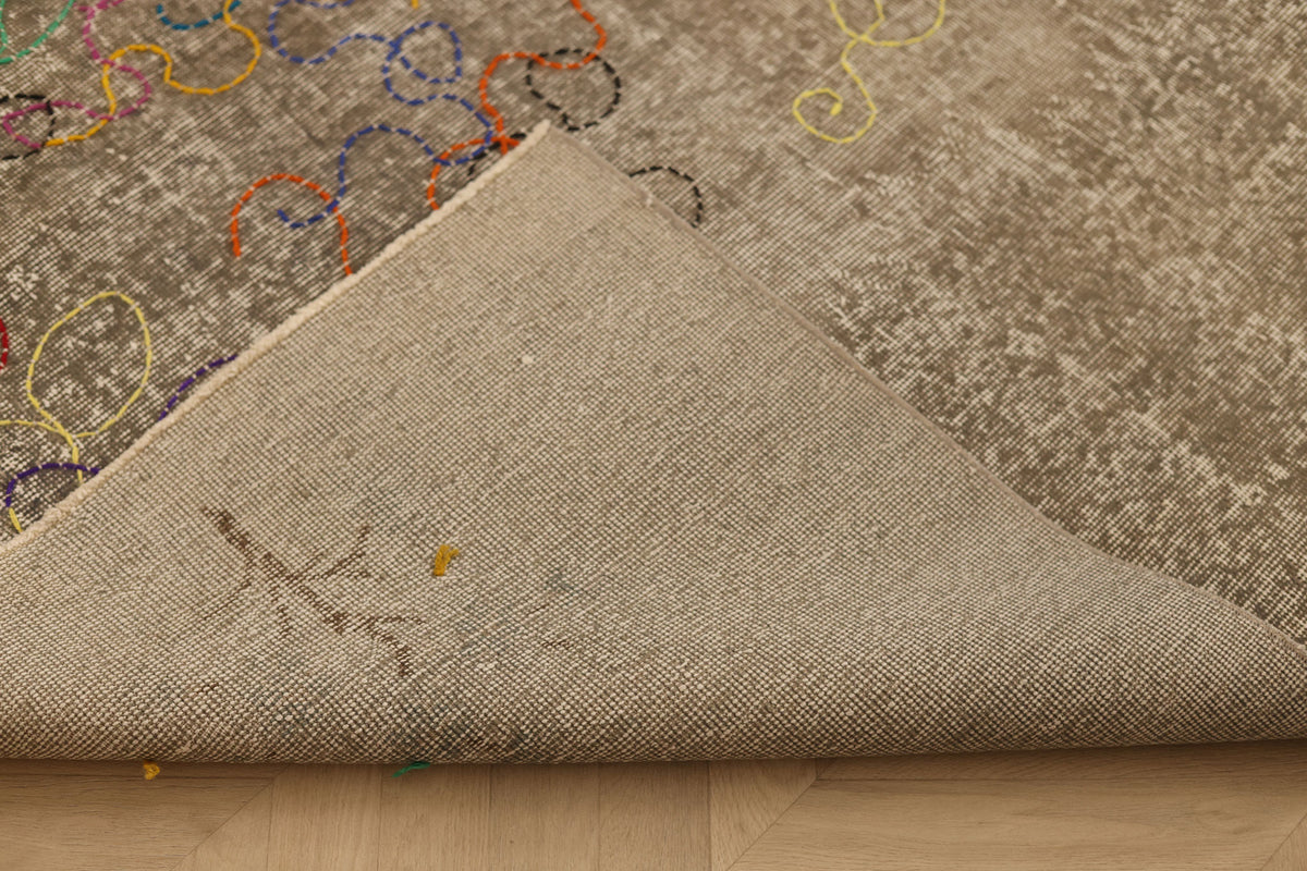Vintage Isparta Turkish Area Rug 6x9 ft — Gray minimalist