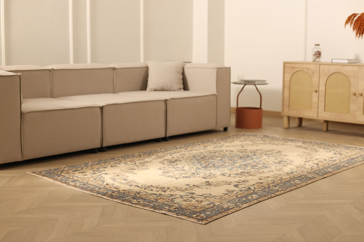 Vintage Isparta Turkish Area Rug 5x8 ft — Beige & Blue Floral (No. 40400)