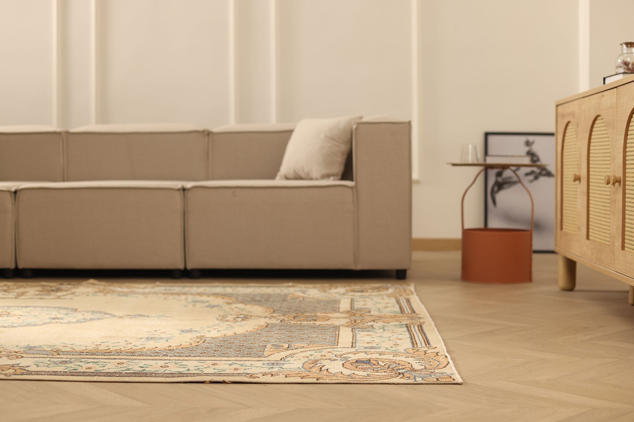 Vintage Isparta Turkish Area Rug 5x9 ft — Beige & Gray Floral
