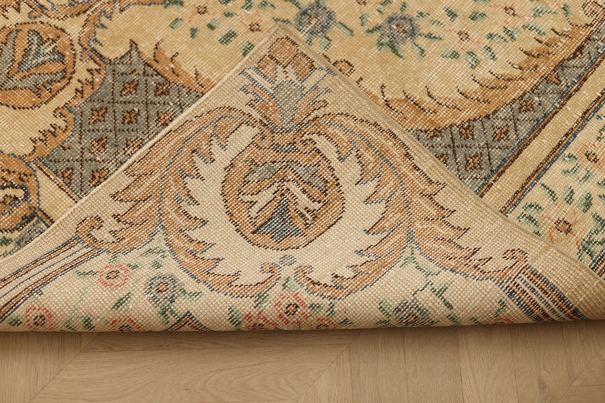 Vintage Isparta Turkish Area Rug 5x9 ft — Beige & Gray Floral