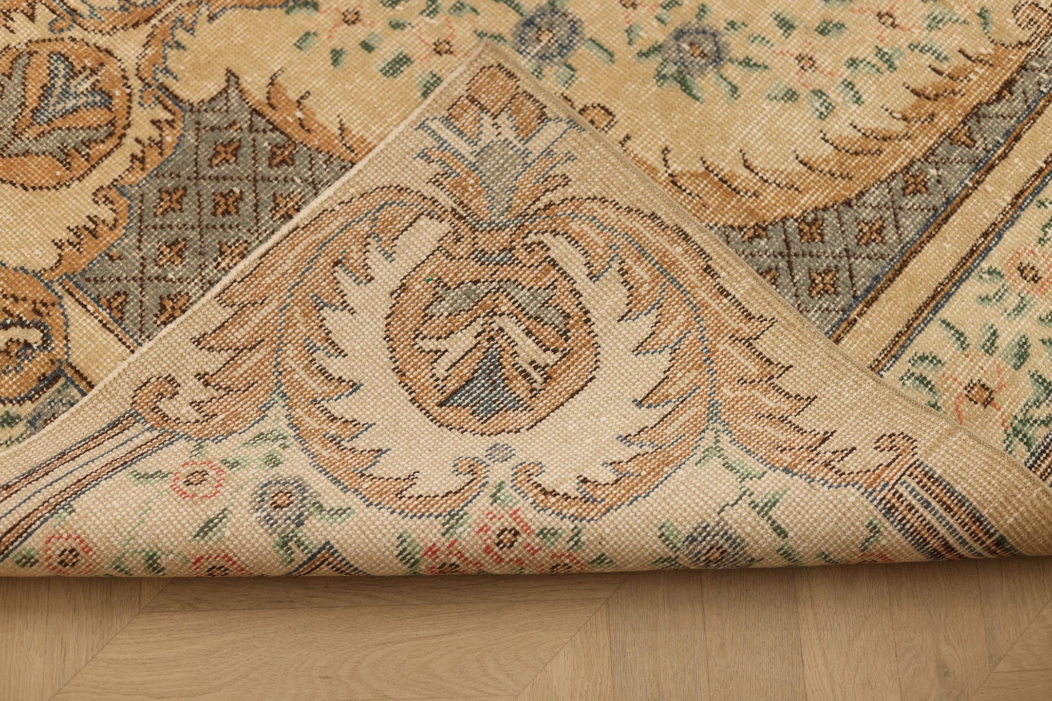 Vintage Isparta Turkish Area Rug 5x9 ft — Beige & Gray Floral