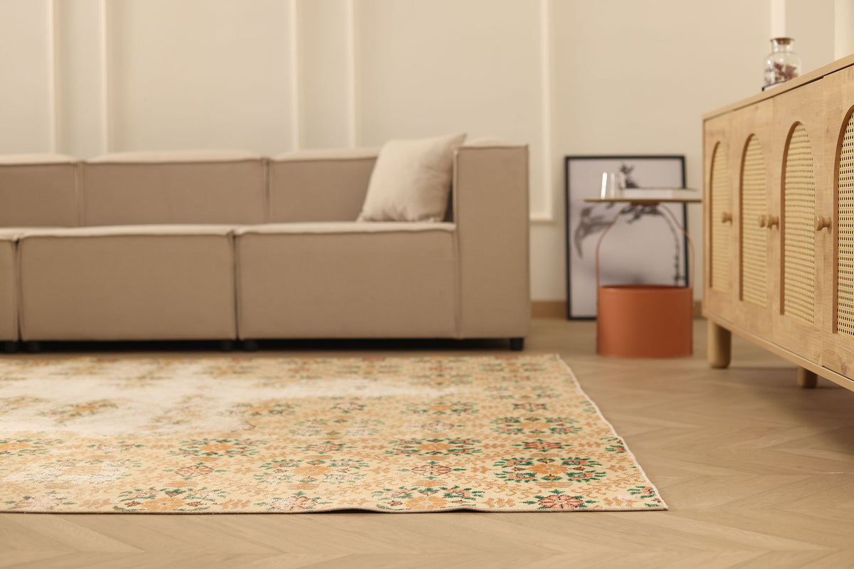 Vintage Isparta Turkish Area Rug 6x9 ft — Beige & Green Floral (No. 40472)
