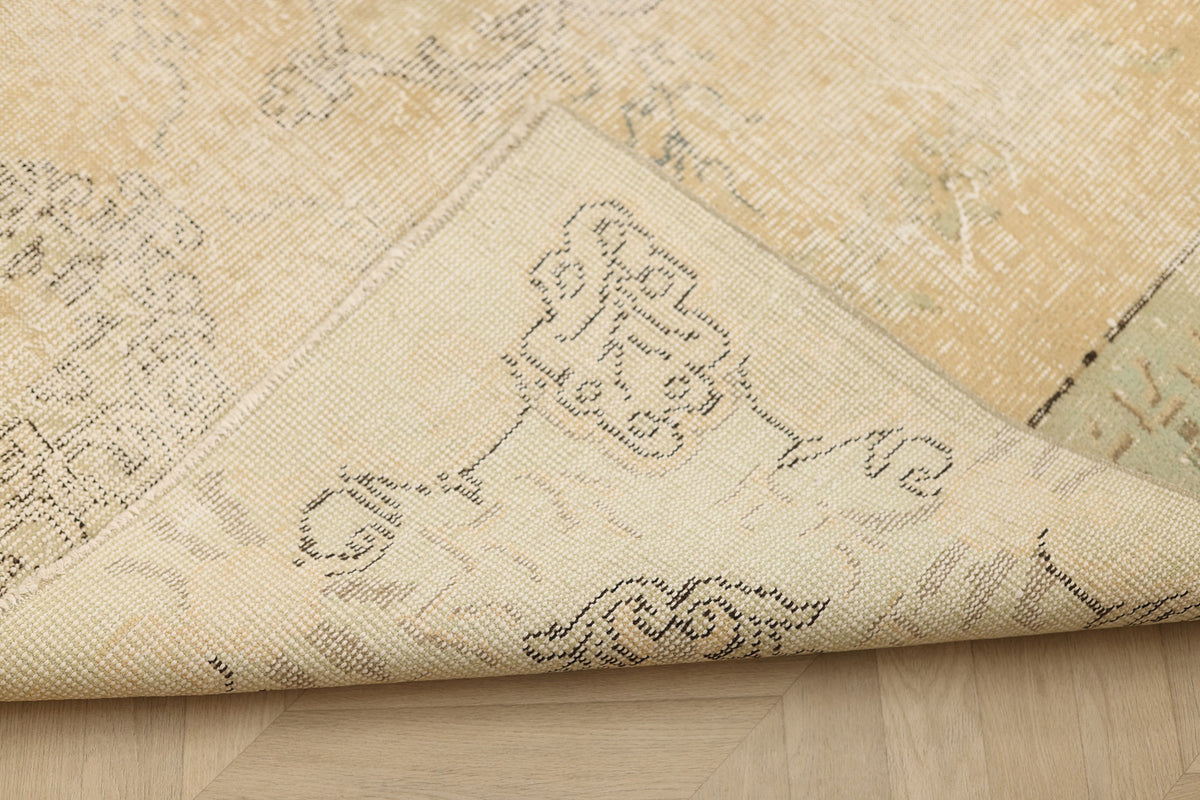 Vintage Isparta Turkish Area Rug 5x9 ft — Beige Floral (No. 40506)