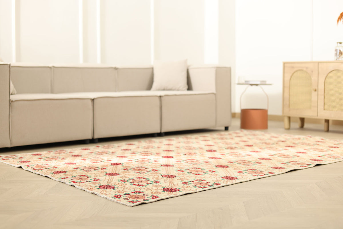 Vintage Isparta Turkish Area Rug 5x9 ft — Beige & Red Floral (No. 40601)