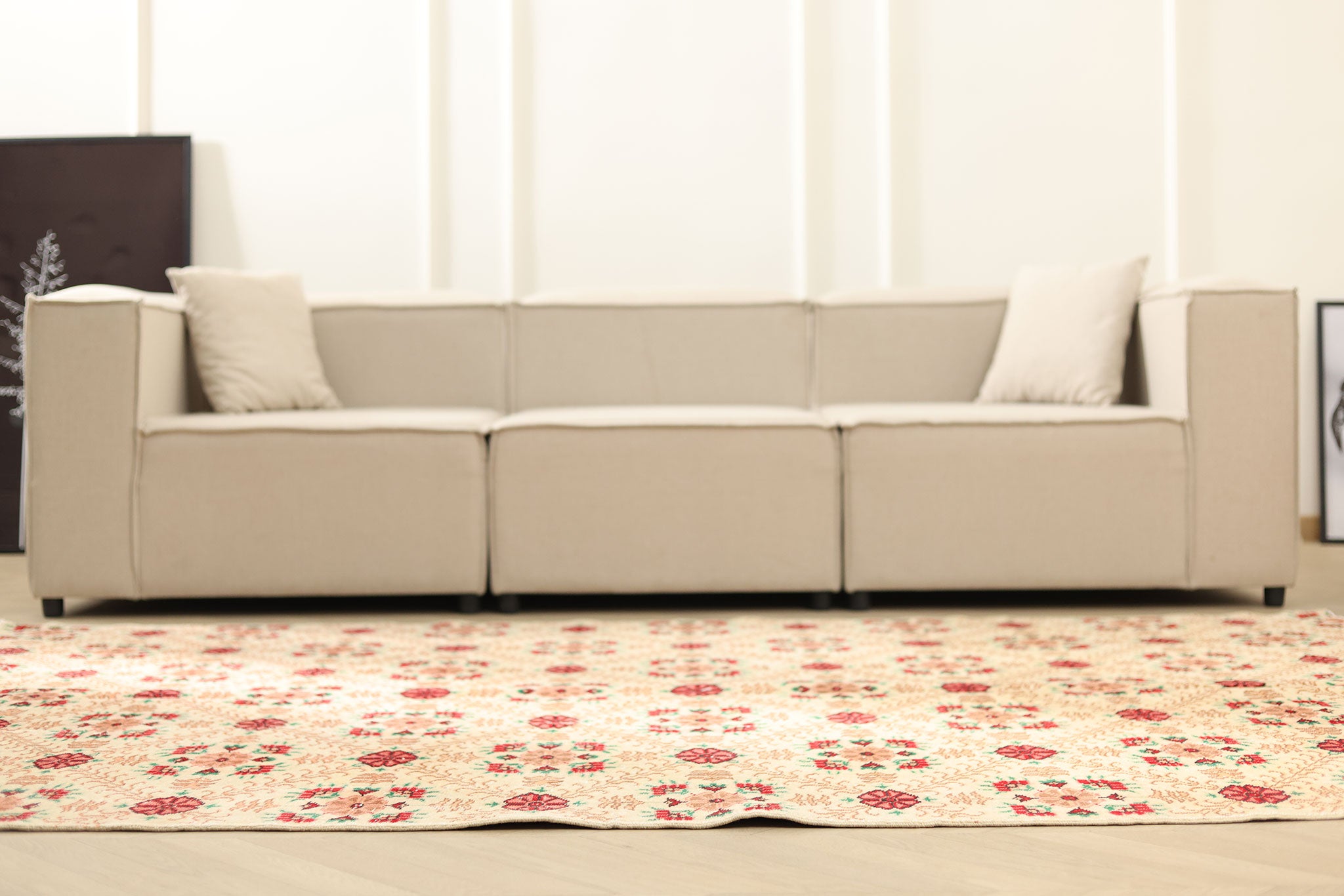 Vintage Isparta Turkish Area Rug 5x9 ft — Beige & Red Floral (No. 40601)