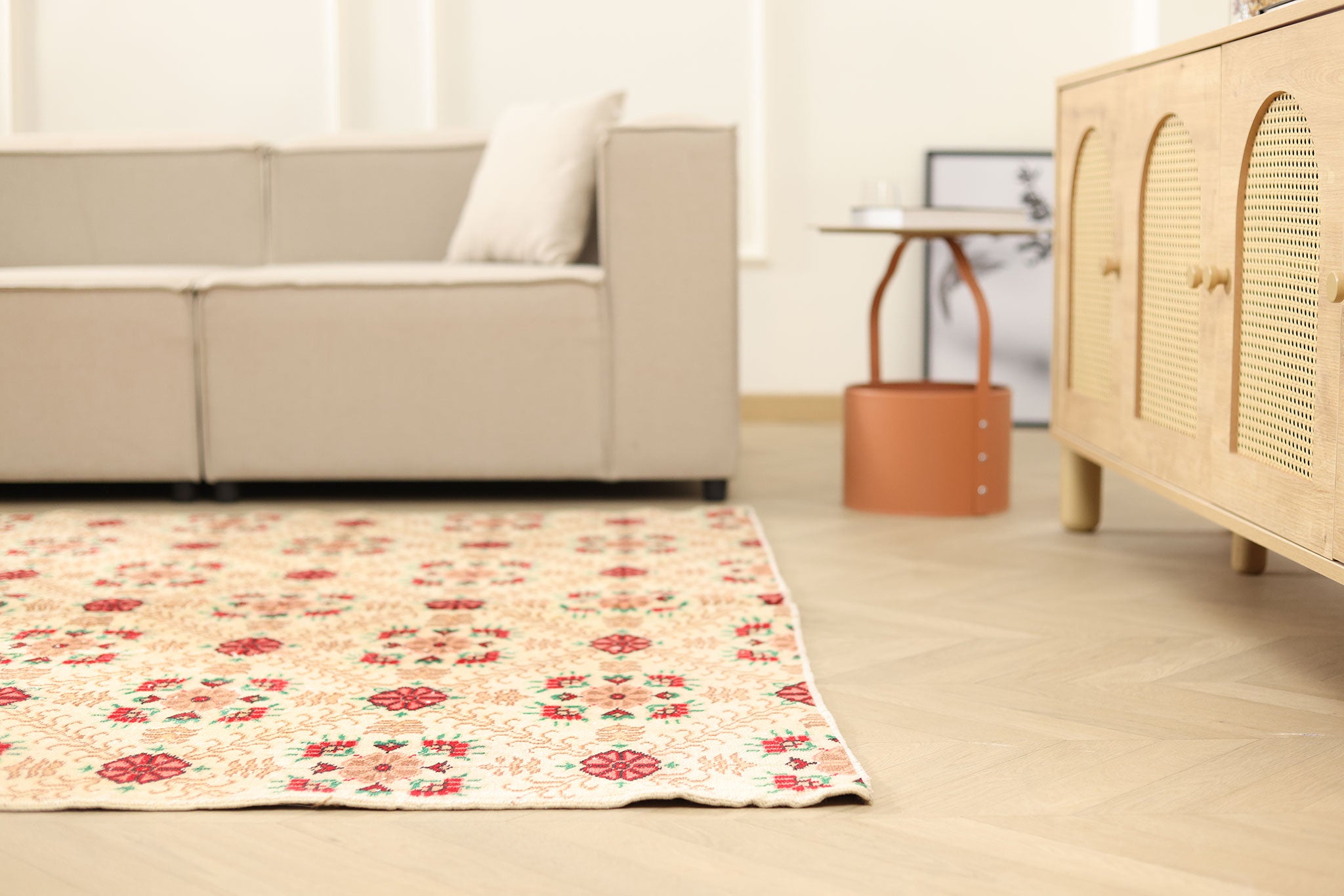 Vintage Isparta Turkish Area Rug 5x9 ft — Beige & Red Floral (No. 40601)