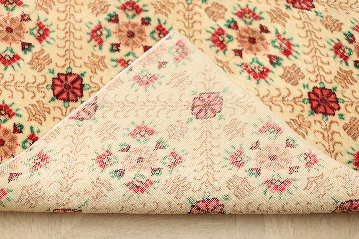 Vintage Isparta Turkish Area Rug 5x9 ft — Beige & Red Floral (No. 40601)