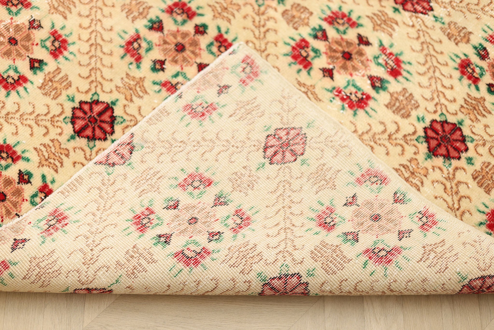 Vintage Isparta Turkish Area Rug 5x9 ft — Beige & Red Floral (No. 40601)