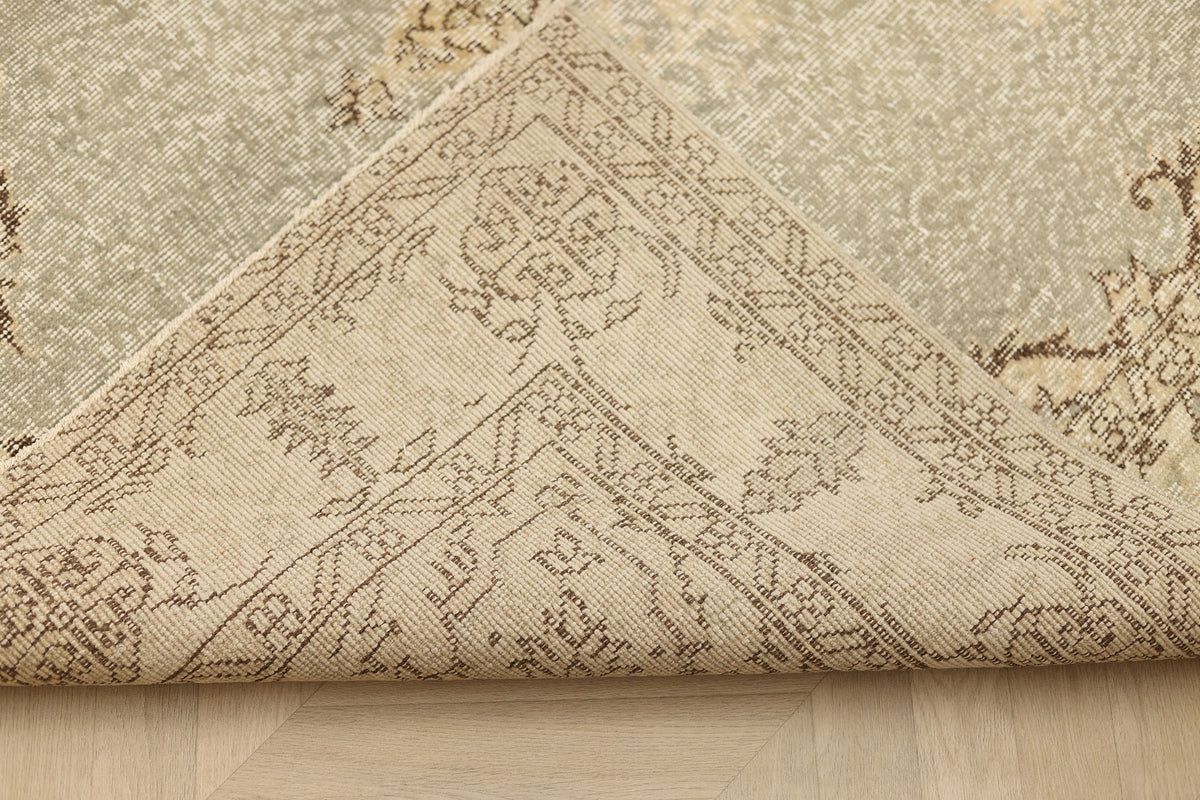 Vintage Isparta Turkish Area Rug 5x9 ft — Gray & Beige Floral