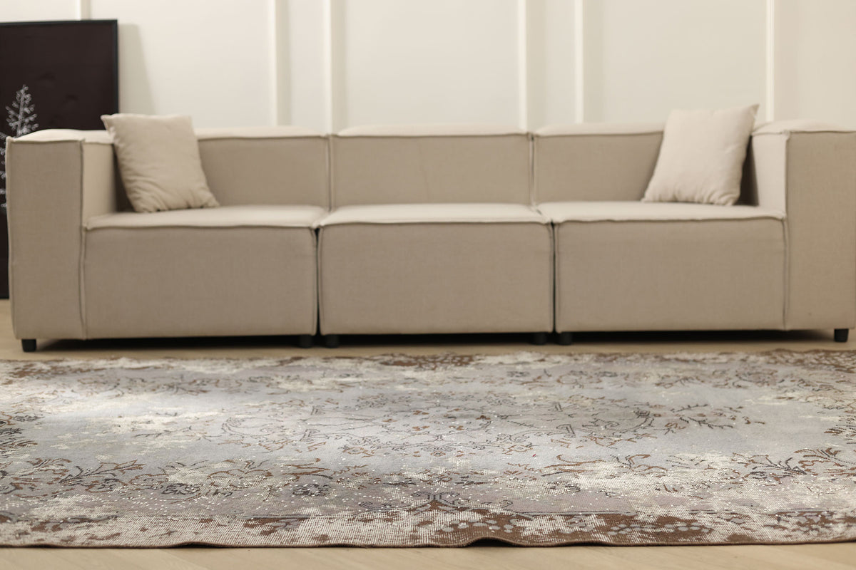 Vintage Isparta Turkish Area Rug 6x9 ft — Gray Floral (No. 40686)