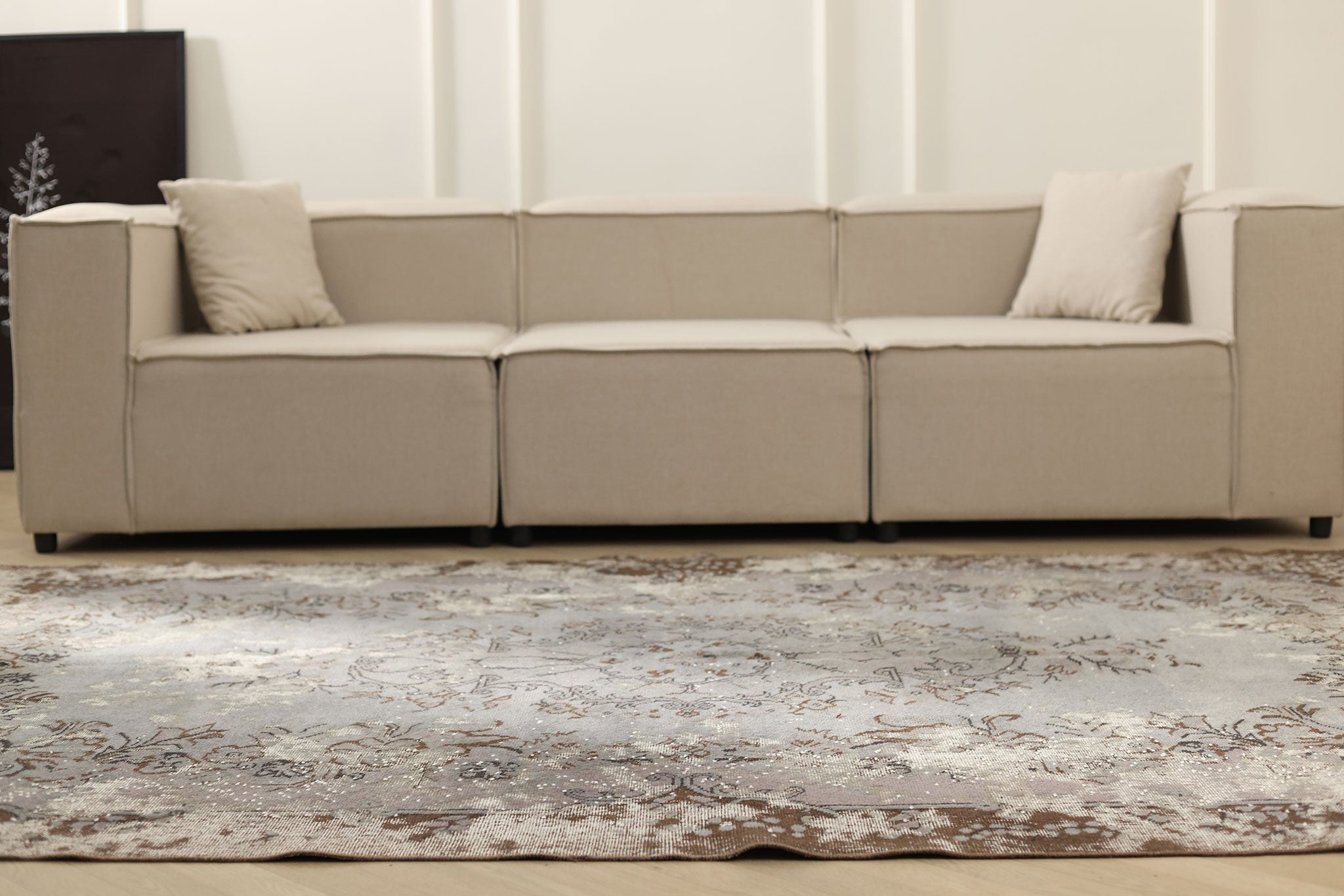 Vintage Isparta Turkish Area Rug 6x9 ft — Gray Floral (No. 40686)