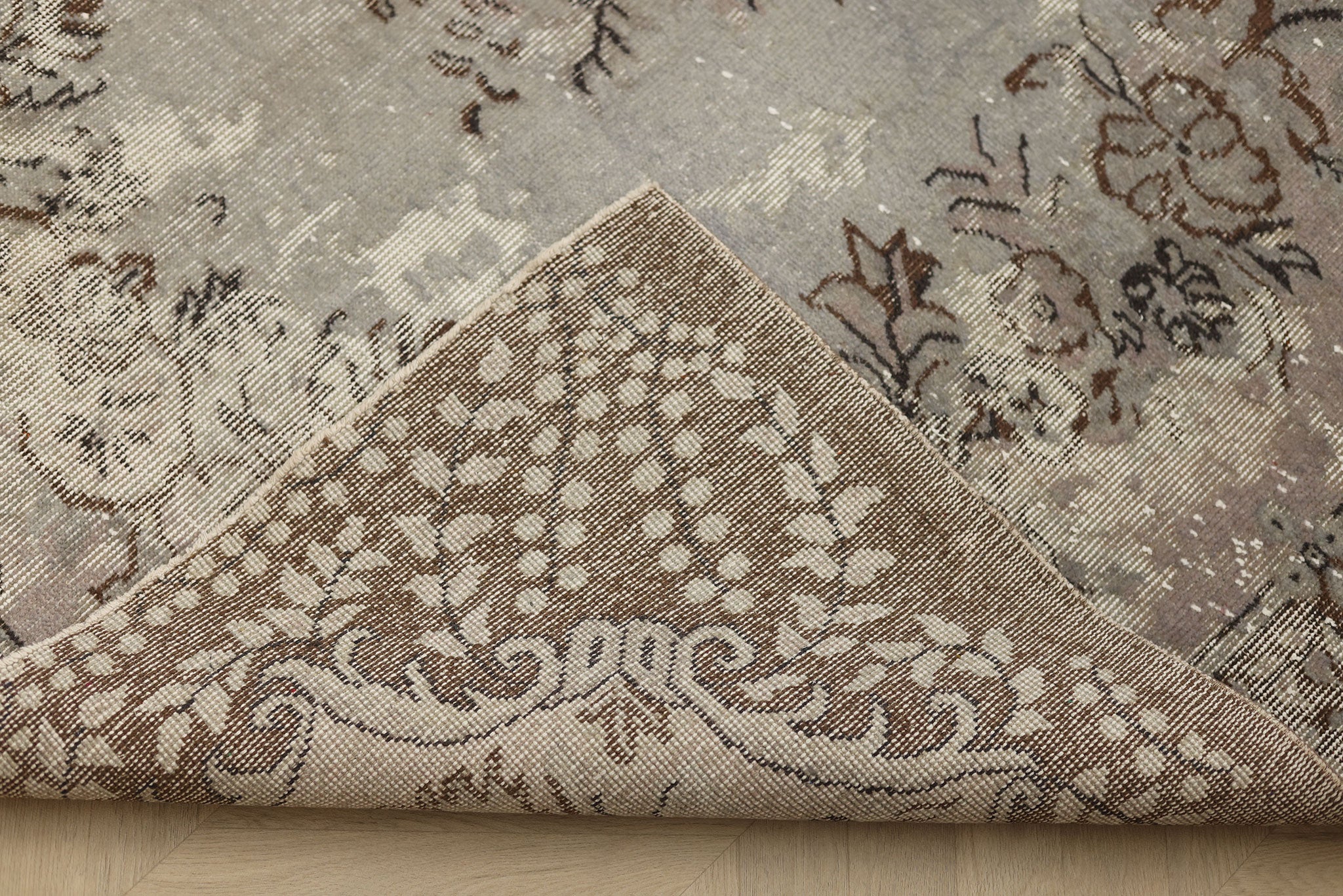 Vintage Isparta Turkish Area Rug 6x9 ft — Gray Floral (No. 40686)