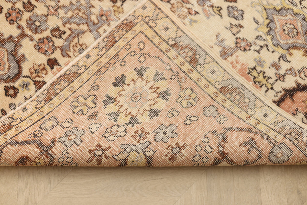 Vintage Isparta Turkish Area Rug 5x9 ft — Beige & Red Floral (No. 40695)