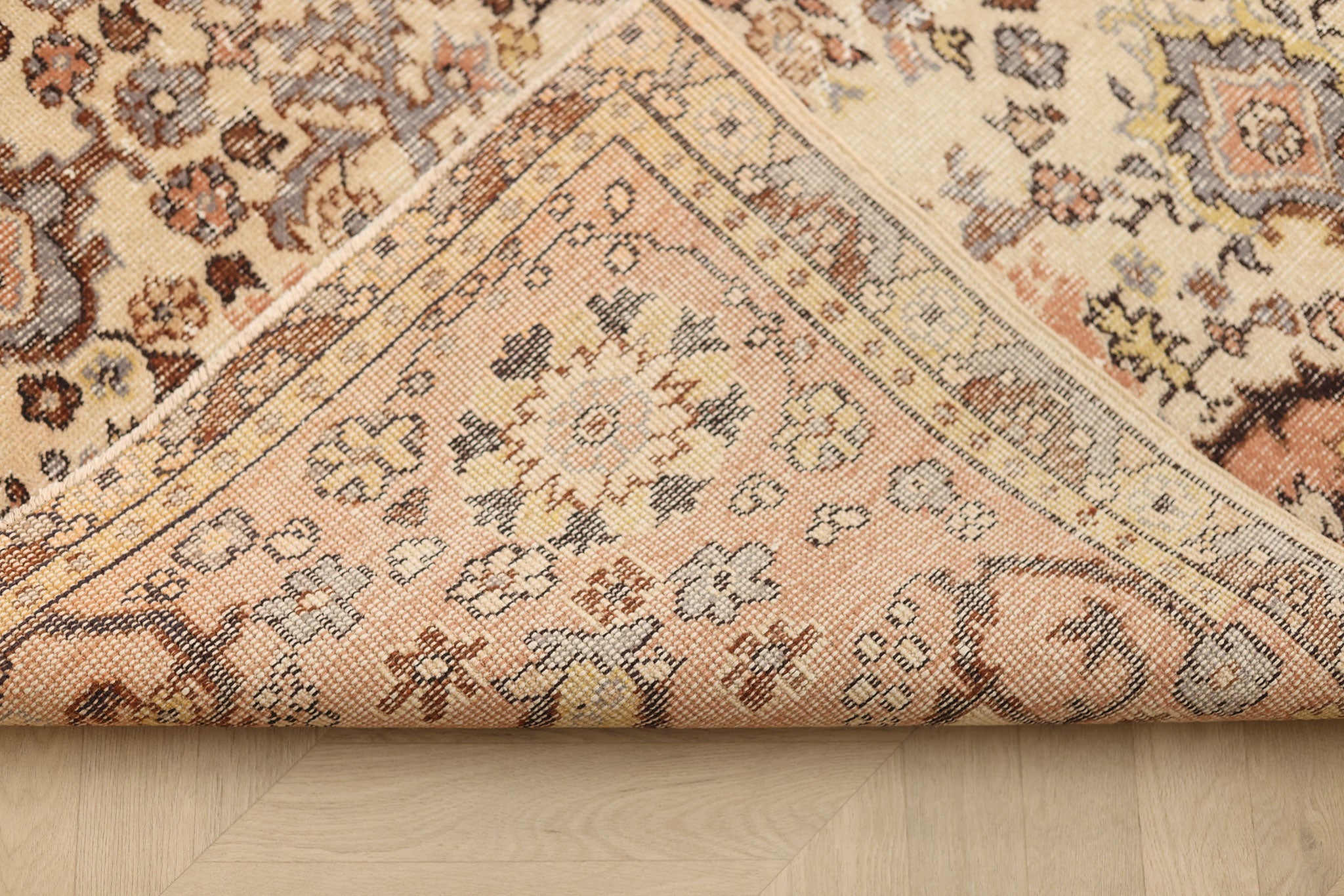 Vintage Isparta Turkish Area Rug 5x9 ft — Beige & Red Floral (No. 40695)
