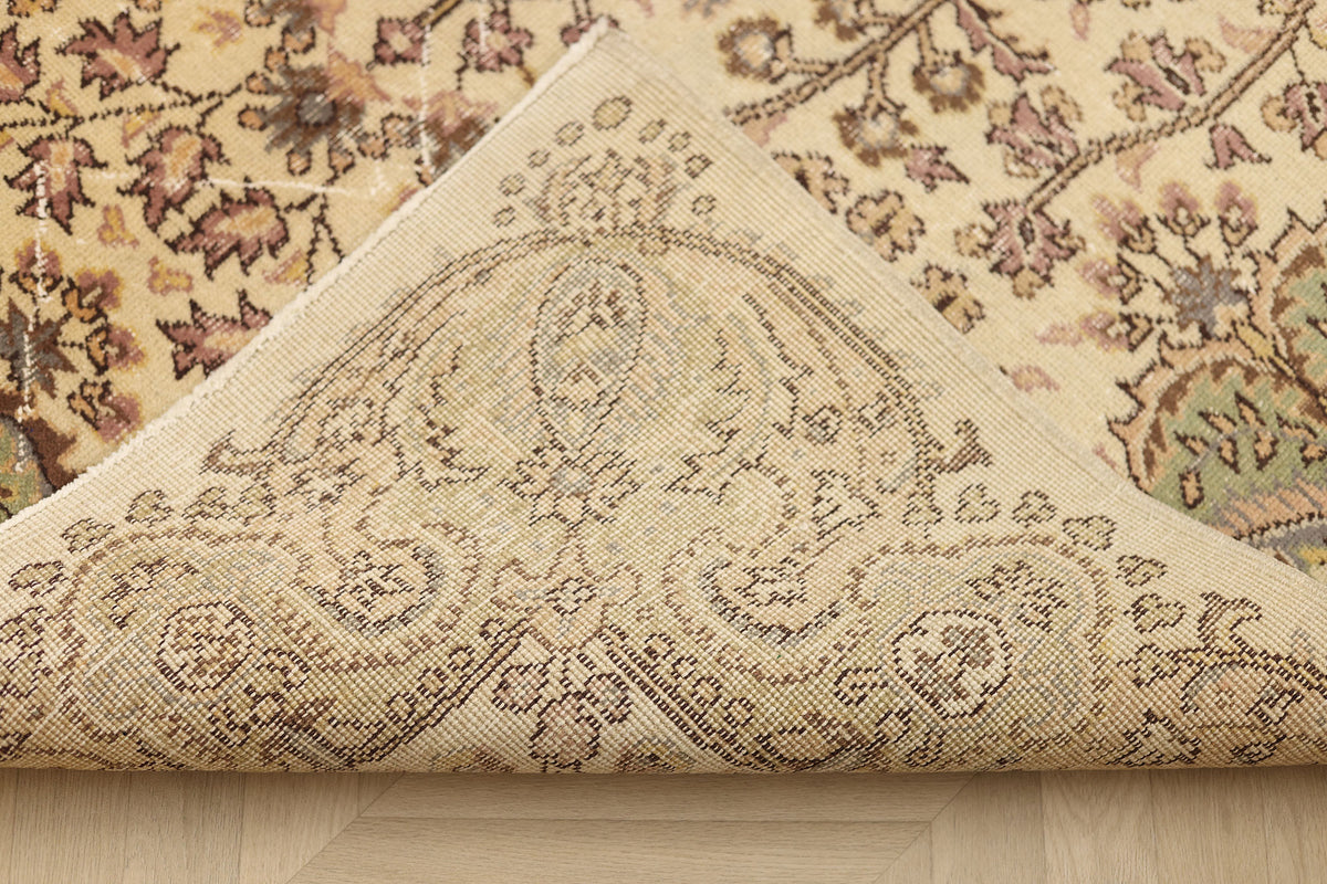 Vintage Isparta Turkish Area Rug 5x9 ft — Beige & Green Floral (No. 40696)