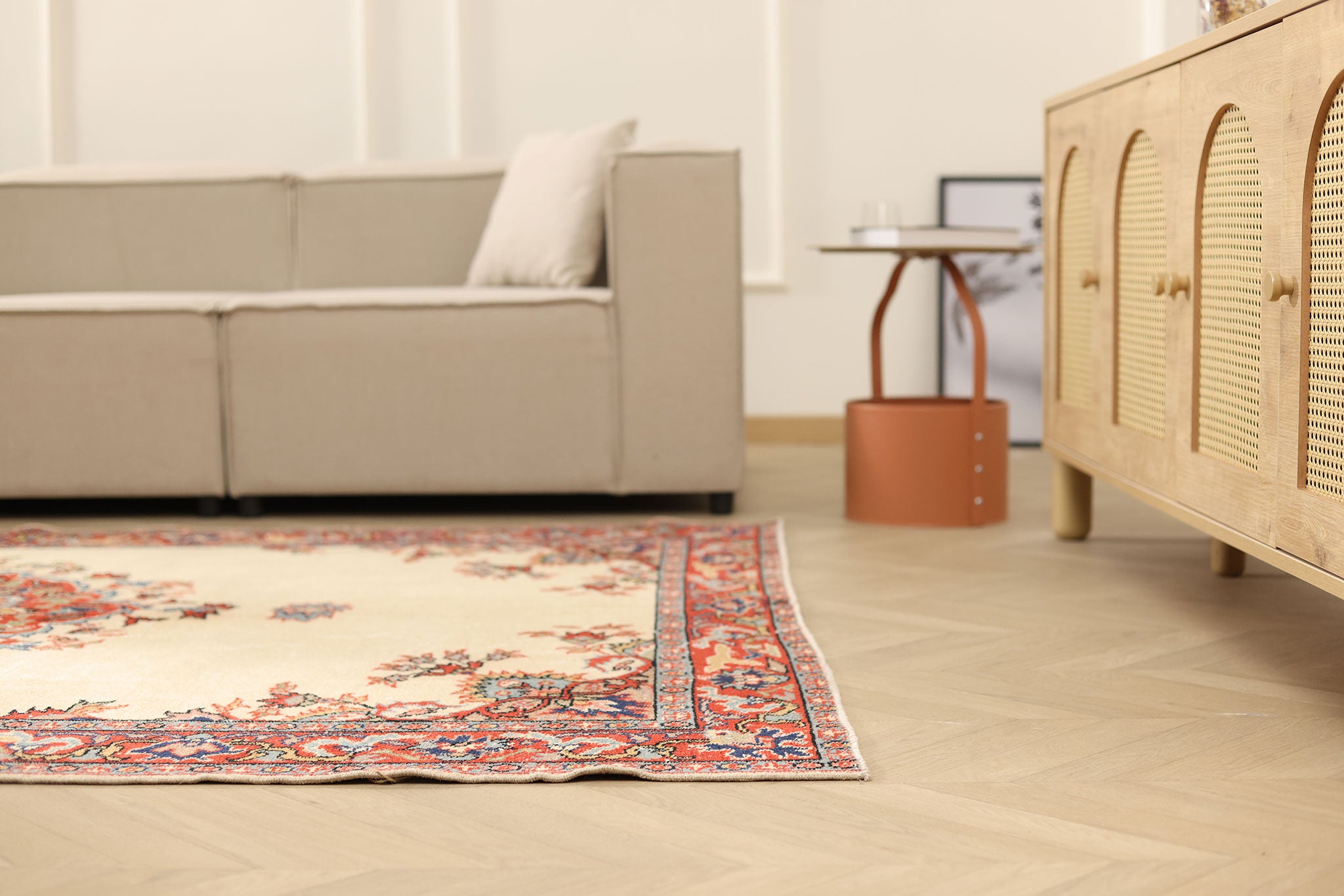 Vintage Isparta Turkish Area Rug 5x9 ft — Beige & Red Floral (No. 40698)