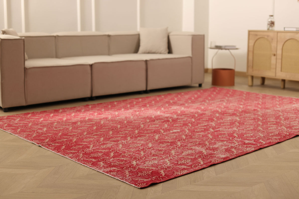 Vintage Isparta Turkish Area Rug 7x10 ft — Red Minimalist