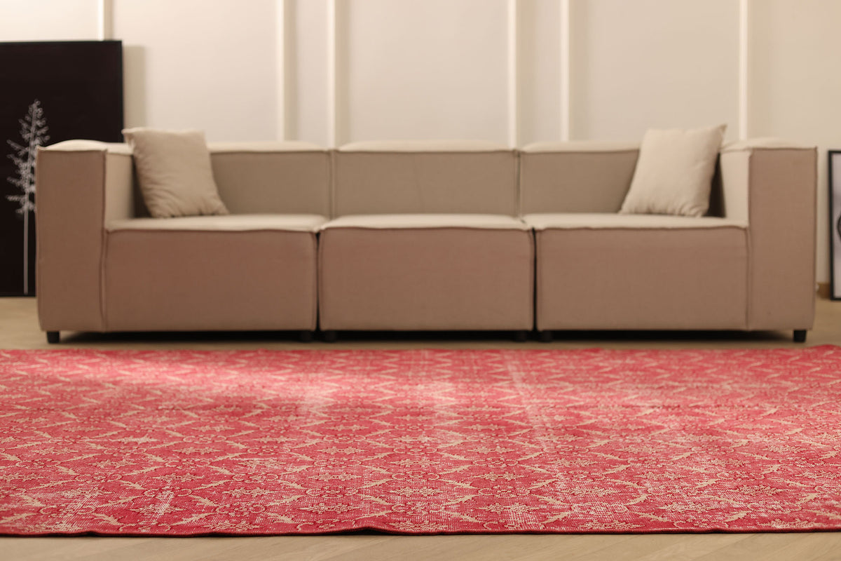 Vintage Isparta Turkish Area Rug 7x10 ft — Red Minimalist