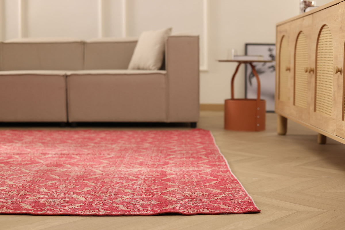 Vintage Isparta Turkish Area Rug 7x10 ft — Red Minimalist