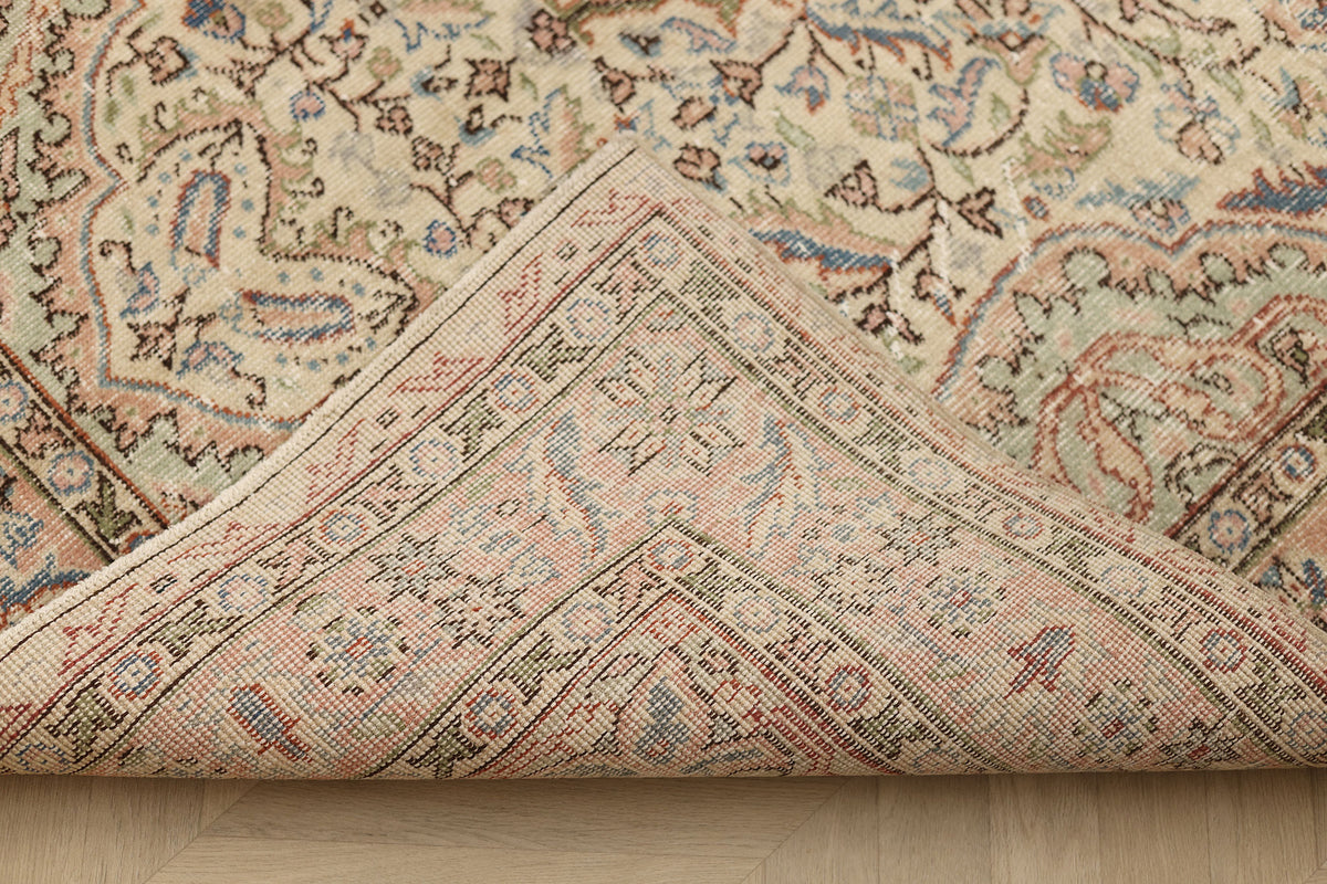 Vintage Isparta Turkish Area Rug 5x8 ft — White & Pink Floral