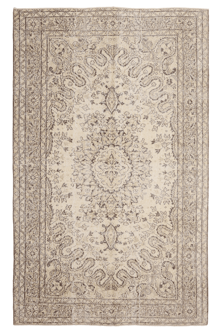 Vintage Isparta Turkish Area Rug 5x9 ft — White & Beige Floral
