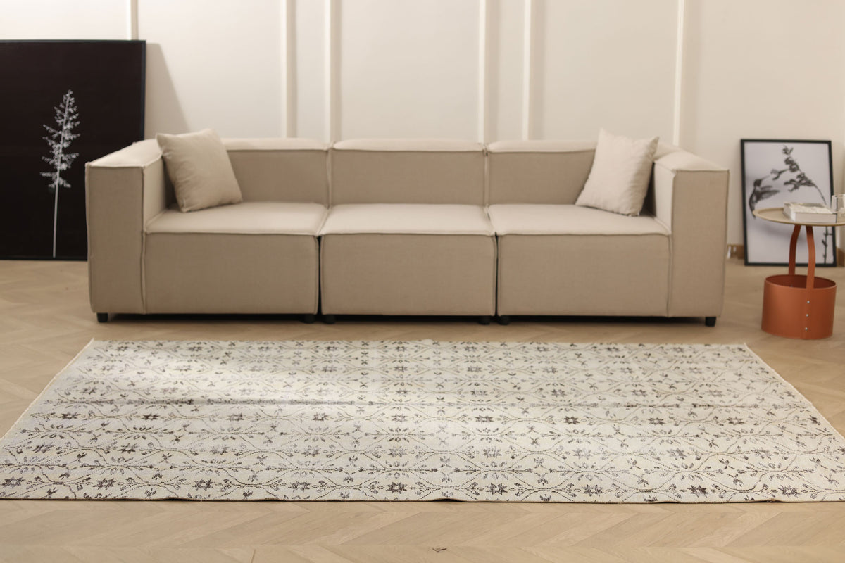 Vintage Manisa Turkish Area Rug 5x8 ft — White Floral