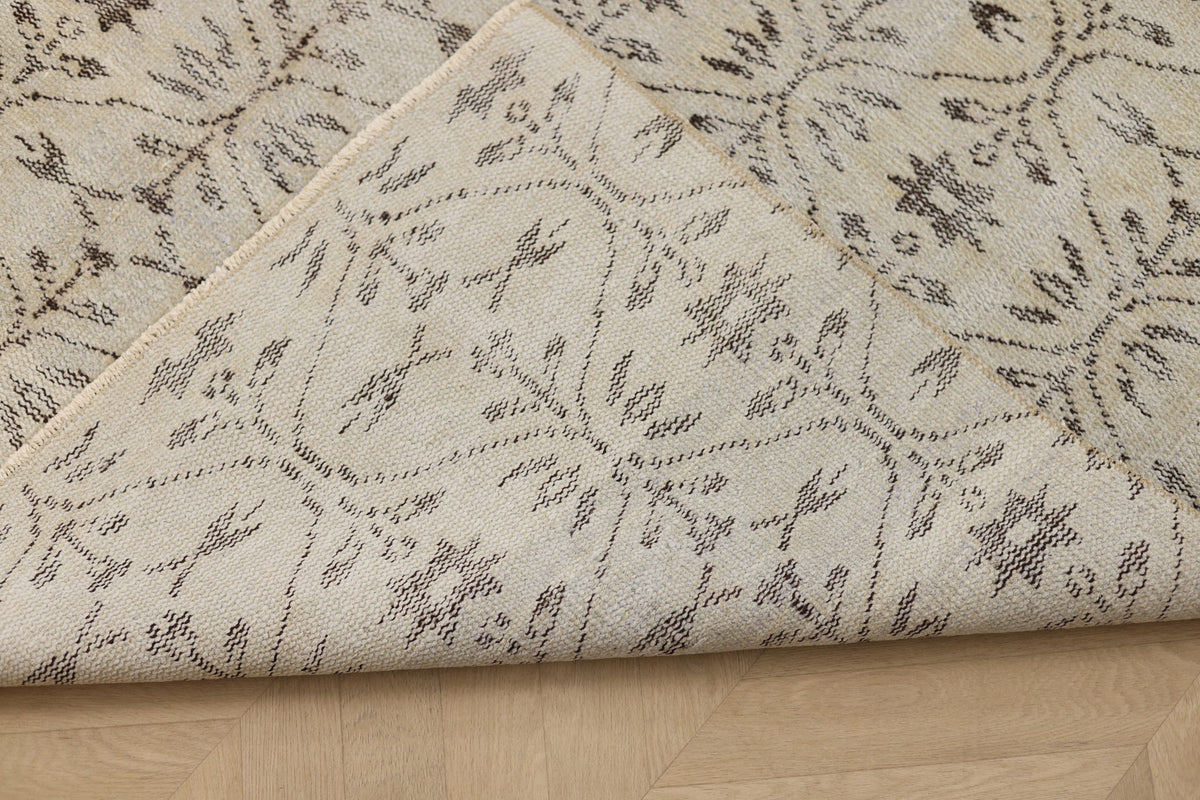 Vintage Manisa Turkish Area Rug 5x8 ft — White Floral
