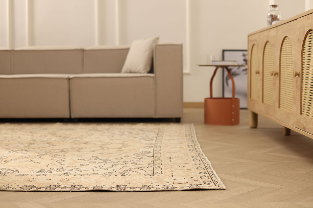 Vintage Isparta Turkish Area Rug 7x10 ft — Beige & Gray Floral