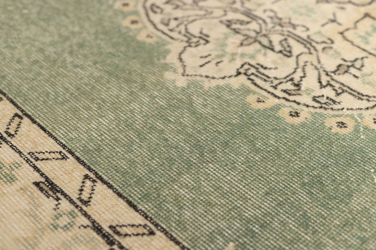 Vintage Isparta Turkish Area Rug 5x9 ft — Green & Beige Floral (No. 40824)