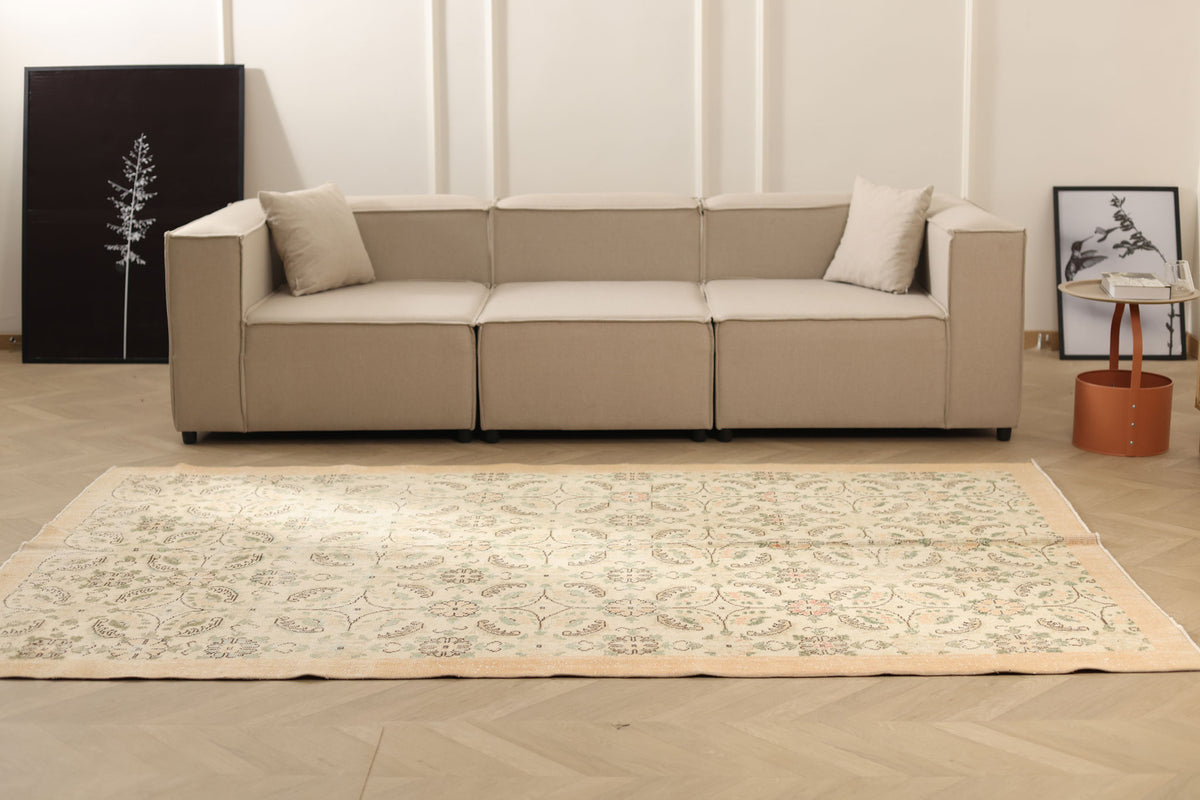 Vintage Isparta Turkish Area Rug 5x9 ft — Beige Floral