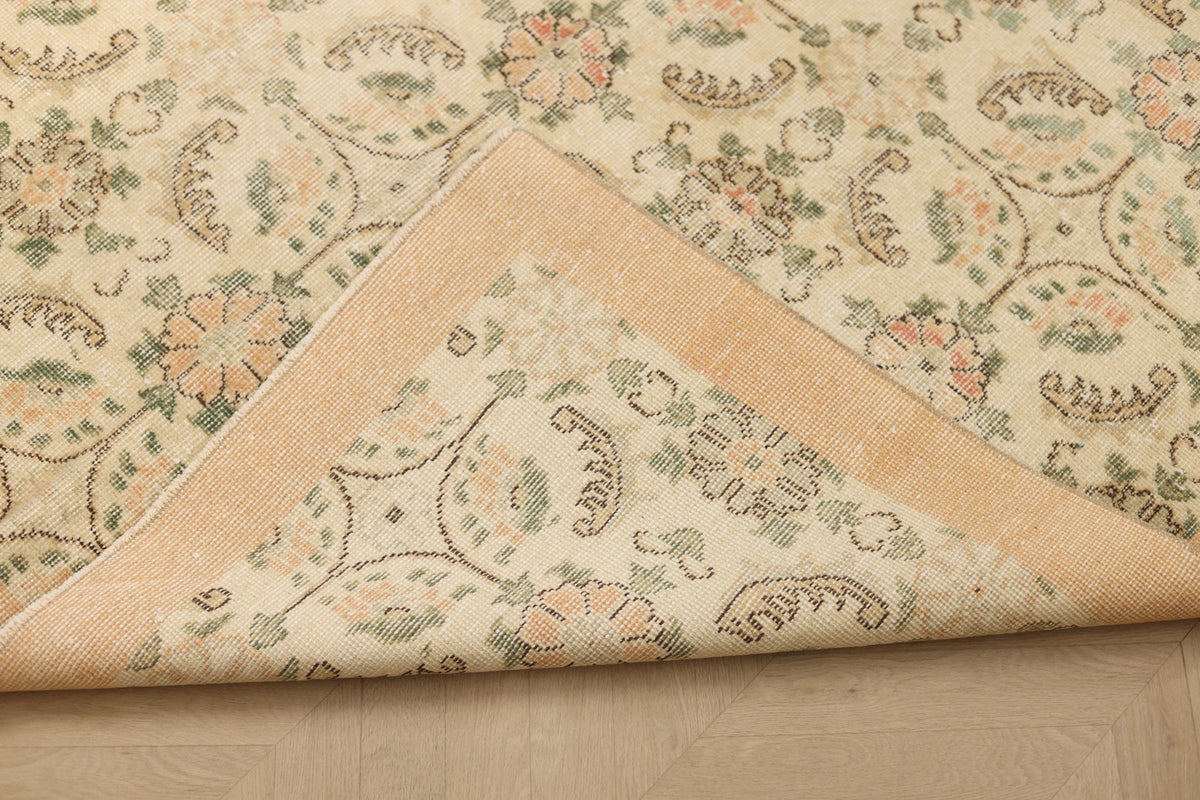 Vintage Isparta Turkish Area Rug 5x9 ft — Beige Floral