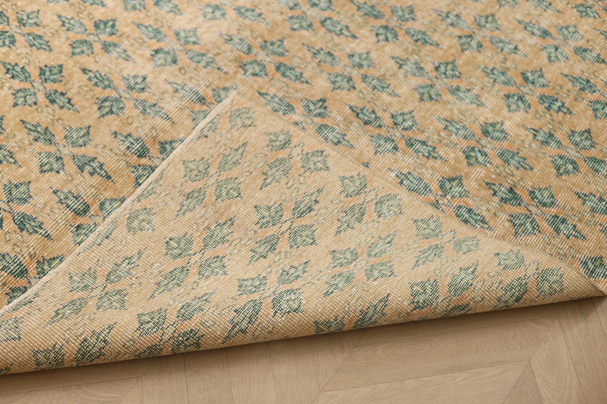 Vintage Isparta Turkish Area Rug 5x9 ft — Beige & Green Floral