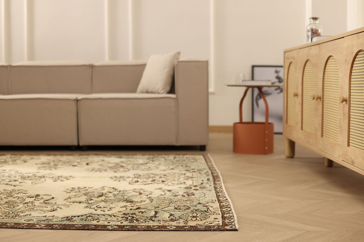 Vintage Isparta Turkish Area Rug 6x9 ft — Beige Floral