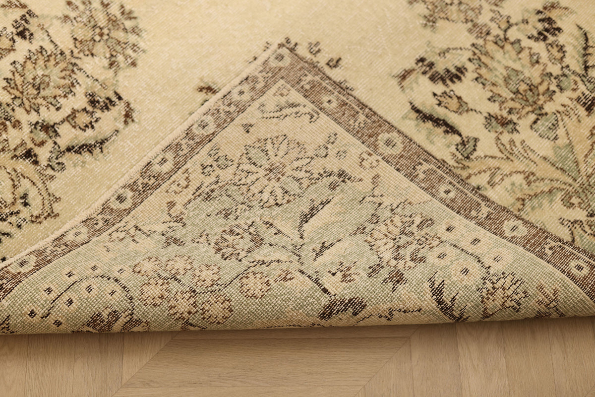 Vintage Isparta Turkish Area Rug 6x9 ft — Beige Floral