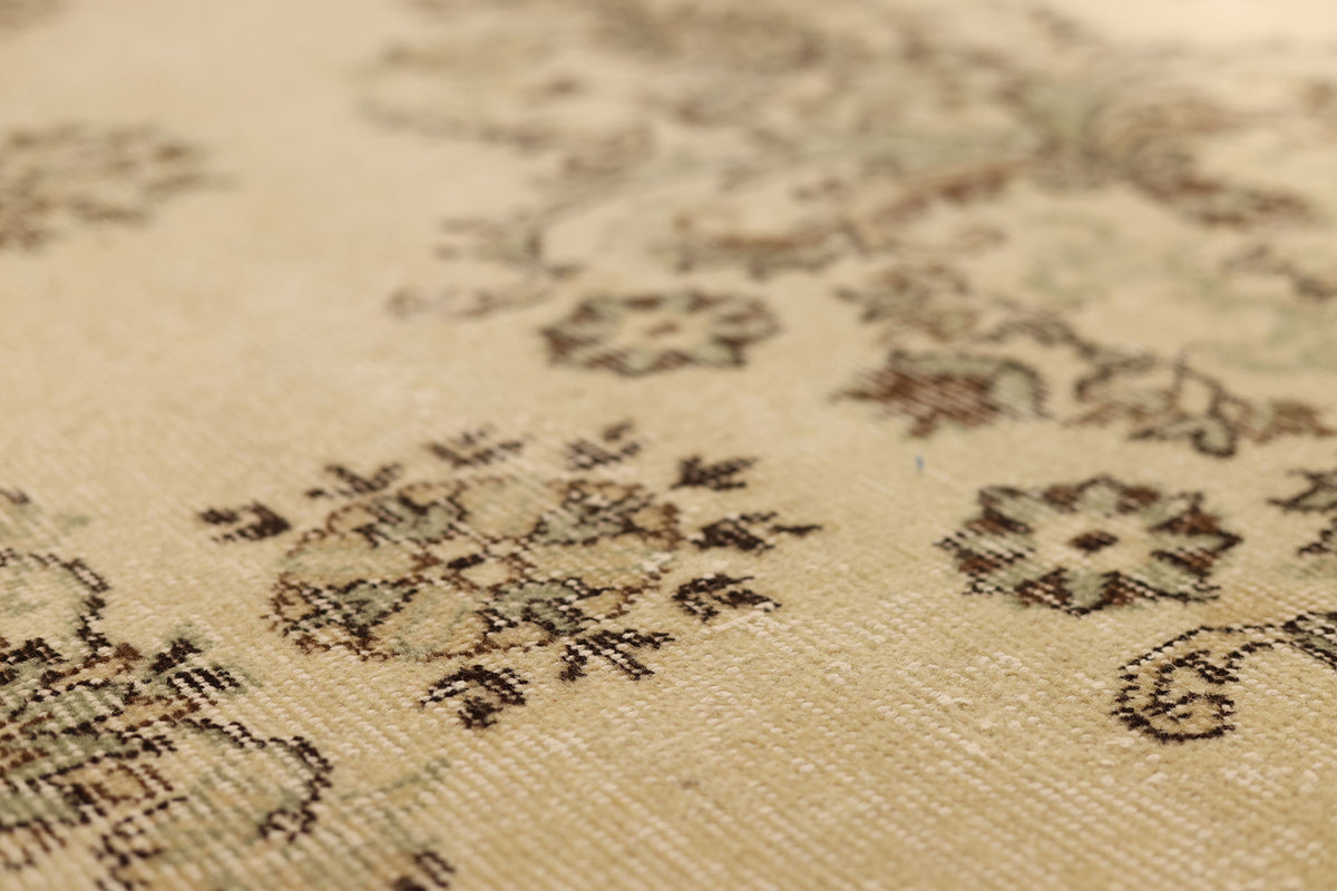 Vintage Isparta Turkish Area Rug 6x9 ft — Beige Floral
