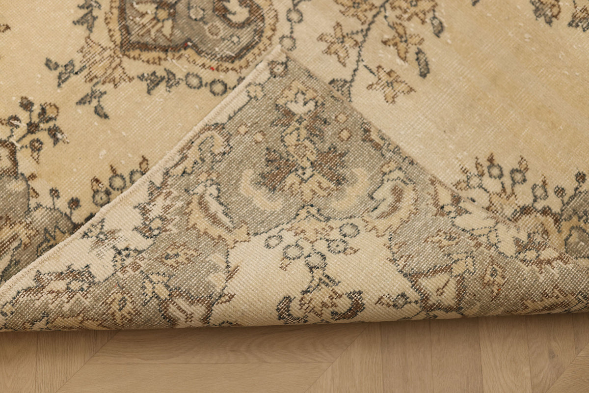 Vintage Isparta Turkish Area Rug 5x9 ft — Beige & Gray Floral (No. 40845)