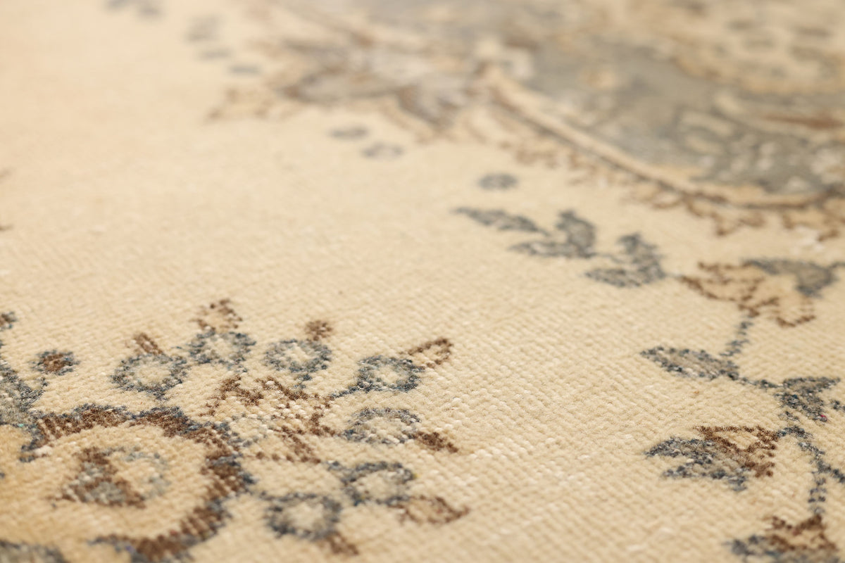 Vintage Isparta Turkish Area Rug 5x9 ft — Beige & Gray Floral (No. 40845)