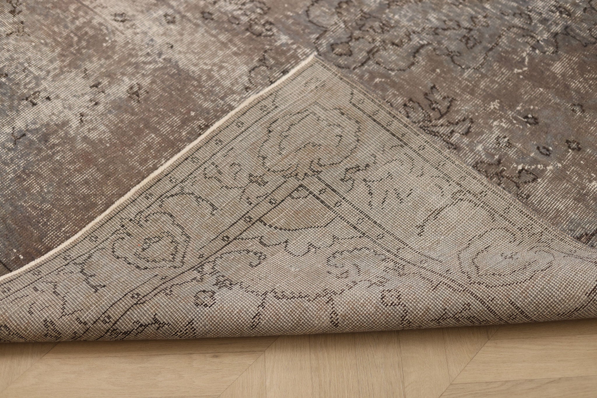 Vintage Isparta Turkish Area Rug 5x8 ft — Gray Floral (No. 40857)