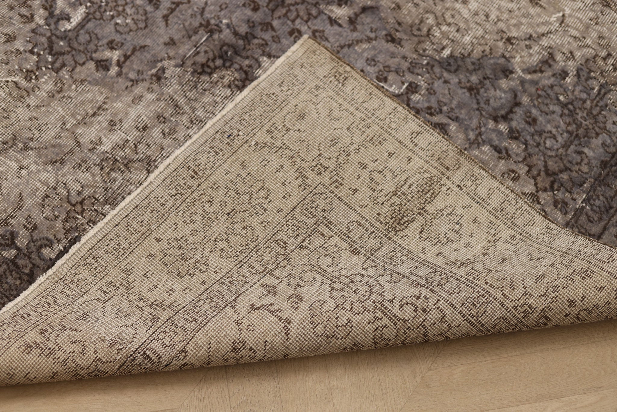 Vintage Isparta Turkish Area Rug 5x9 ft — Gray Floral (No. 40868)