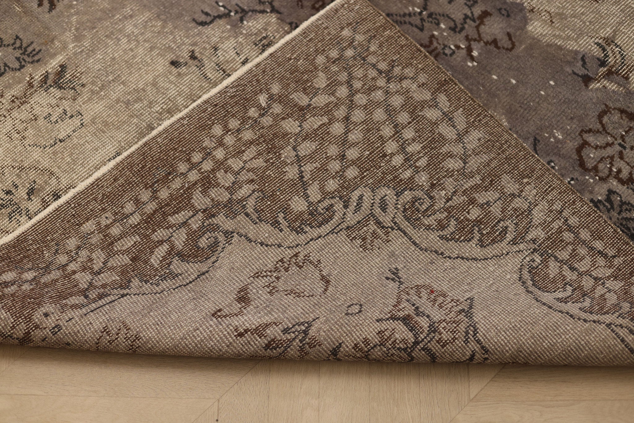 Vintage Isparta Turkish Area Rug 6x9 ft — Gray & Brown Floral (No. 40872)