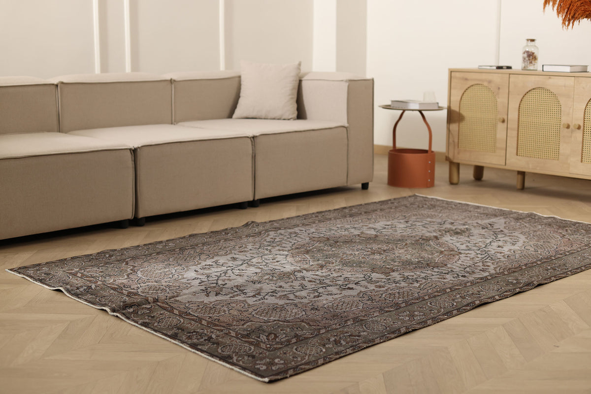 Vintage Isparta Turkish Area Rug 5x8 ft — Gray Floral (No. 40923)