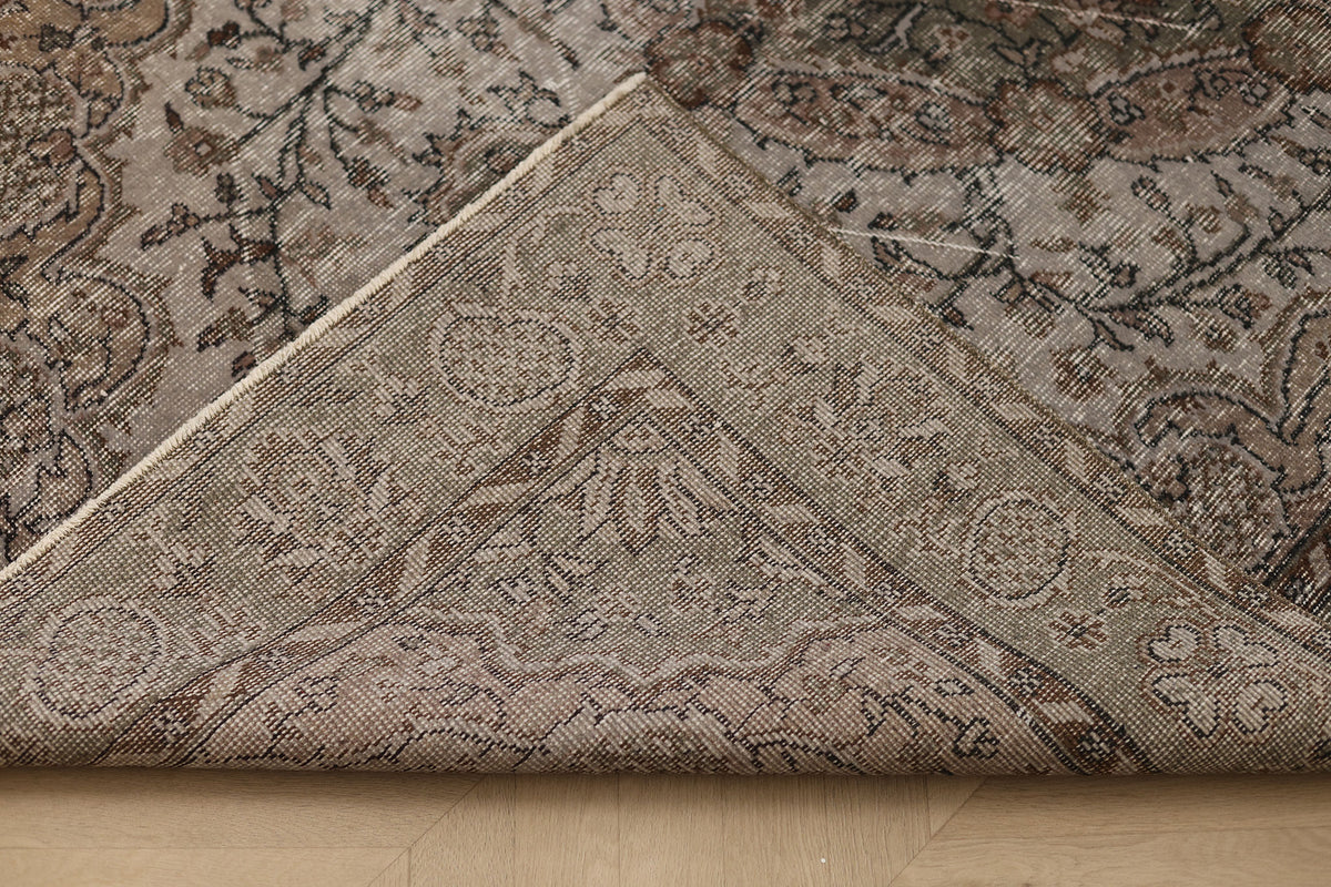 Vintage Isparta Turkish Area Rug 5x8 ft — Gray Floral (No. 40923)