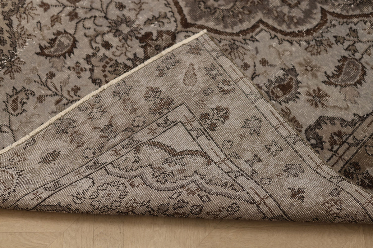 Vintage Isparta Turkish Area Rug 5x8 ft — Gray Floral (No. 40927)